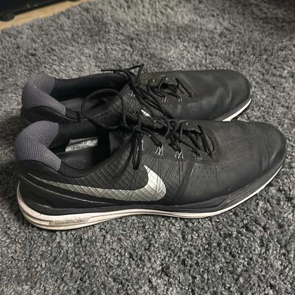 Nike Men’s size 11 golf shoes - Picture 2 of 5